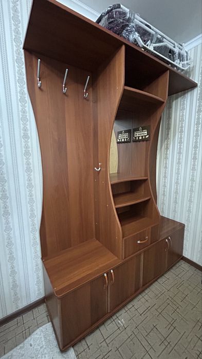 Прихожий шкаф продам