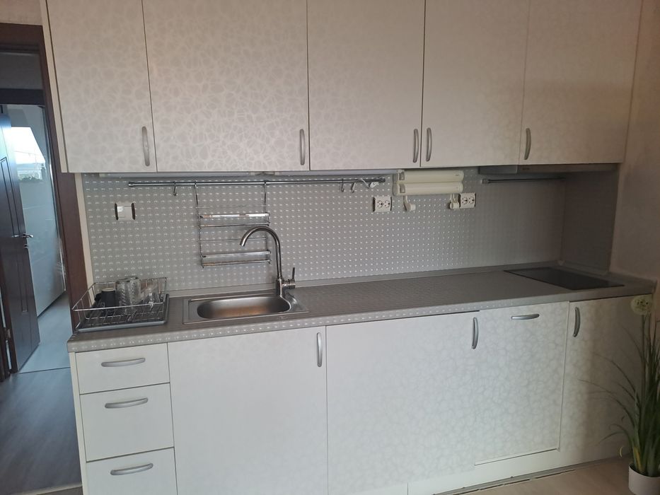 Кухня със котлон,аспиратор