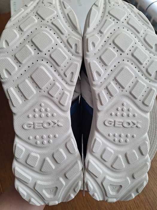 Сандали - чисто нови - на Geox, н. 37
