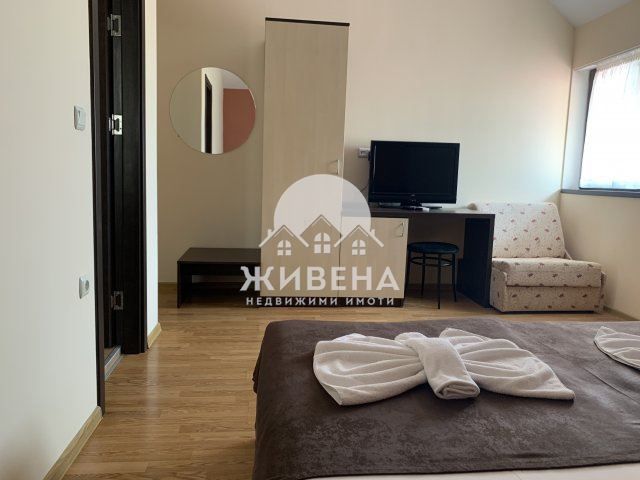 Продава хотел, РЗП: 400 кв.м, м-т Кабакум, на първа линия