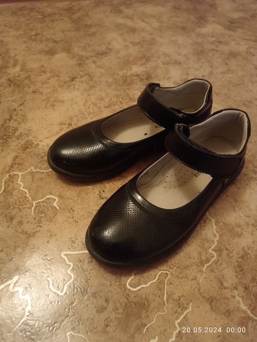 Продам туфли для девочек 31 размера