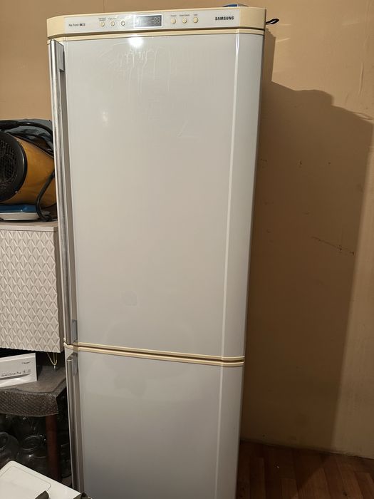 Продам Холодильник и стиралка Samsung