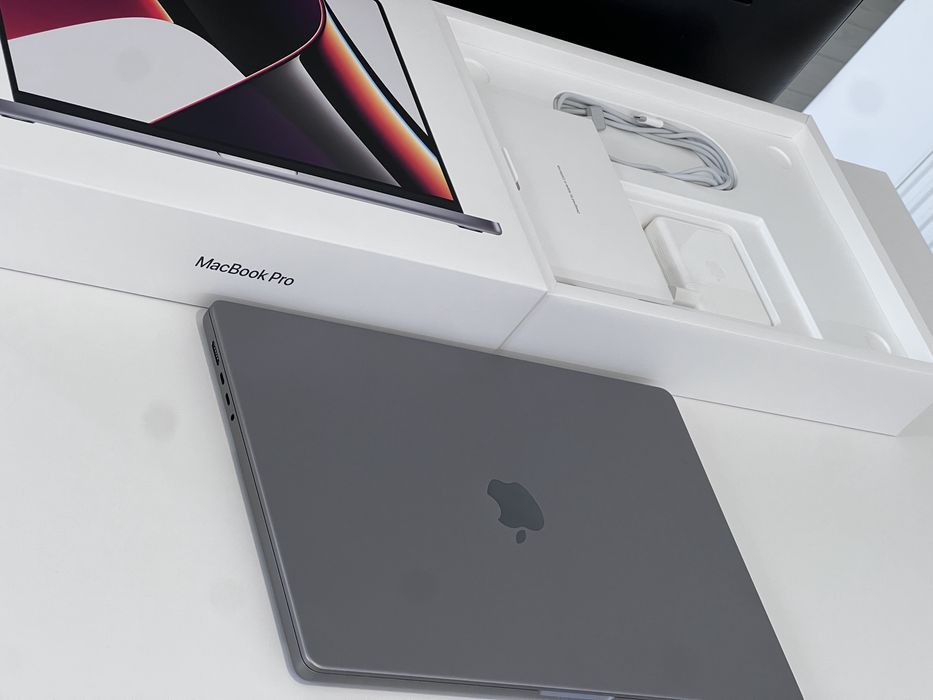 macbook pro m1 pro 16 - Laptopuri oferte online | OLX.ro