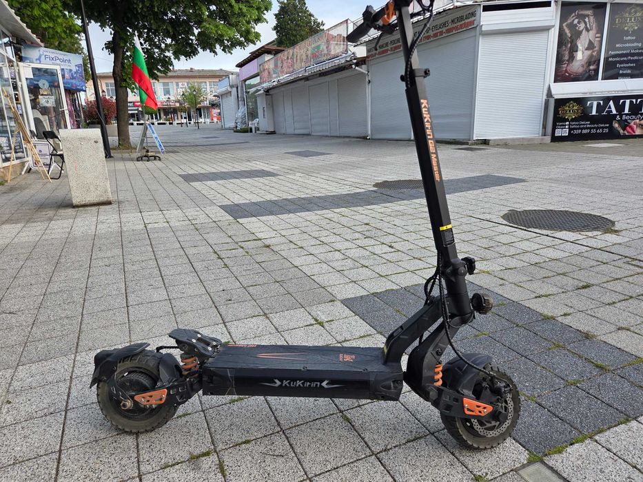 Продавам тротинетка KuKirin  G2 Master. на 2г.Отлично състояние,нови накладки Shimano.На около500км