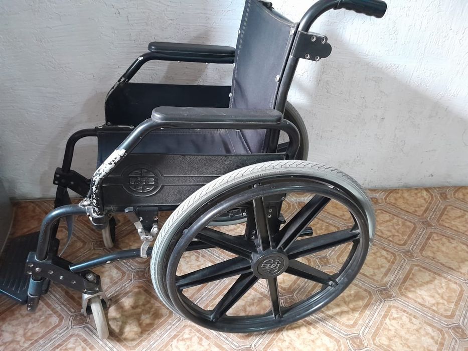 Отдам бесплатно инвалидную коляску