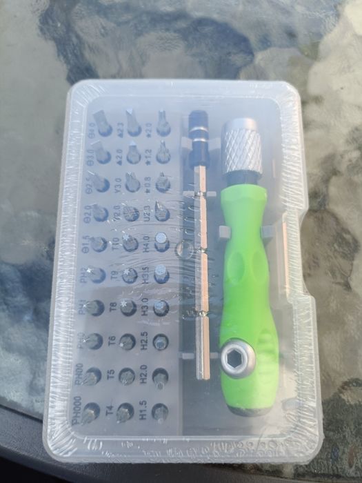 Set de doua truse șurubelnițe