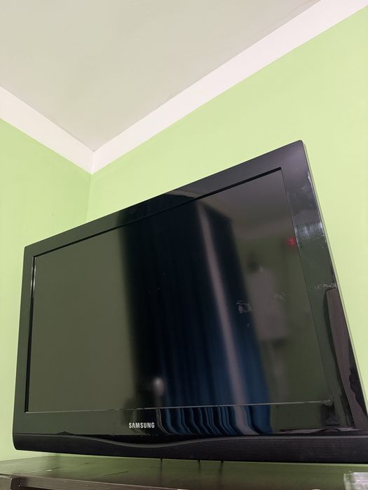 Samsung televizor  pulti bor