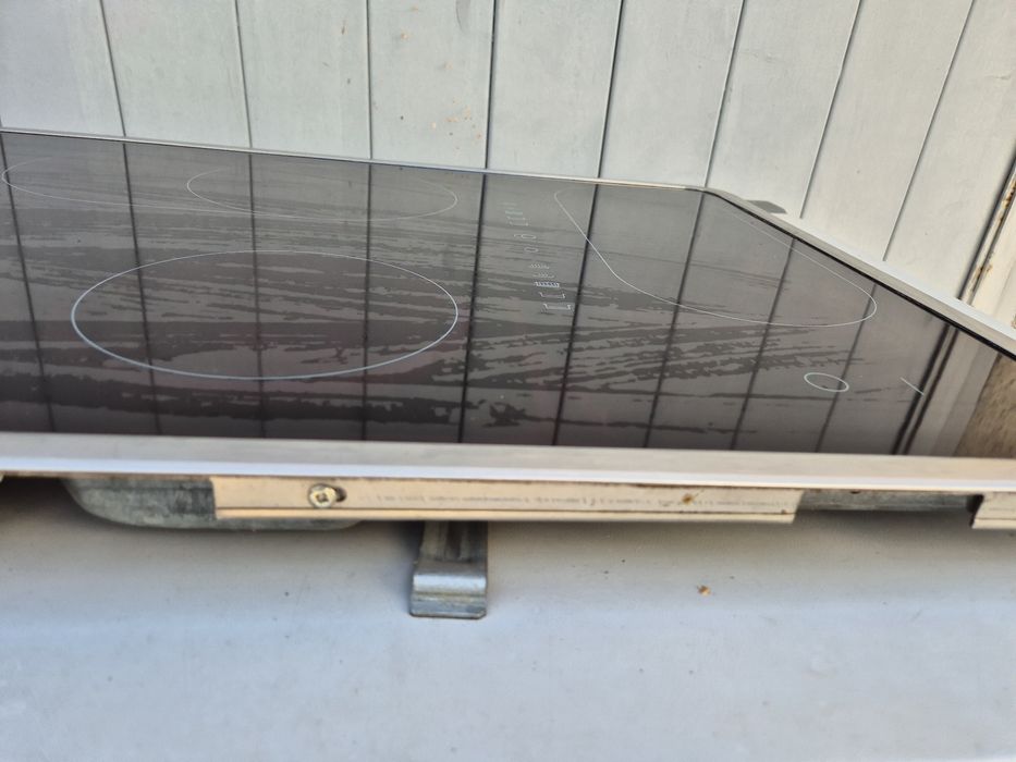 Керамичен,голям кухненски плот AEG