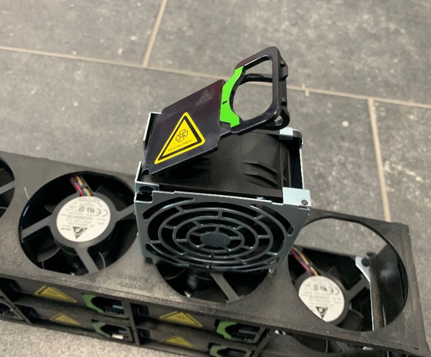 Rack cu 10 Fujitsu FAN AFC0712DE-7K1M Hot-swappable