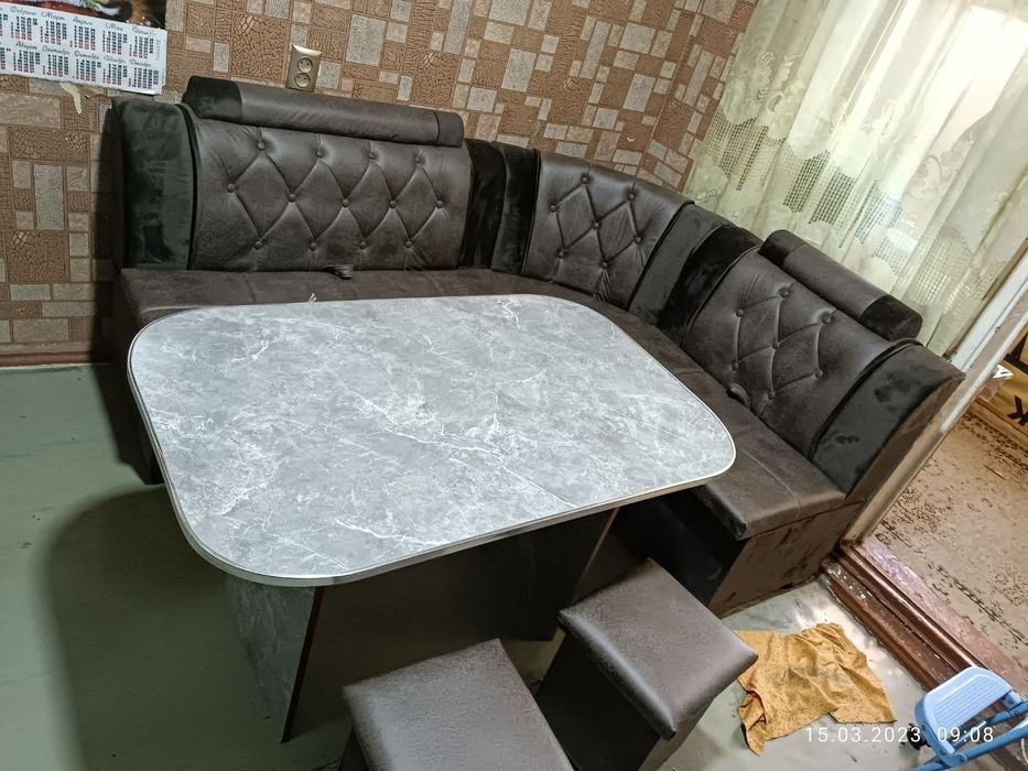Уголок диван кухонный 180×150 комплект стол пуфики