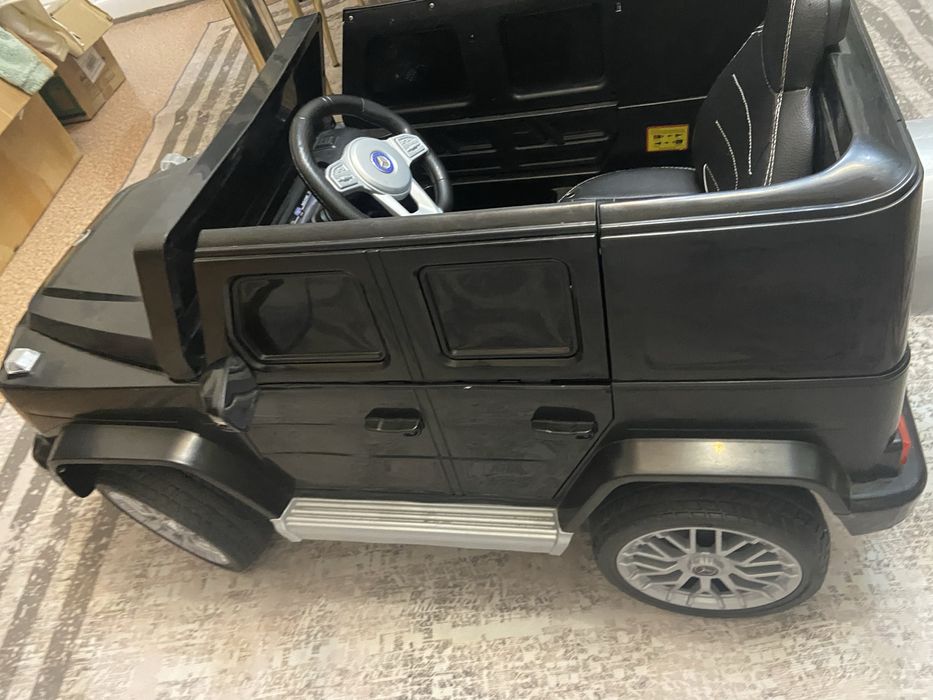 Продам машинку детскую