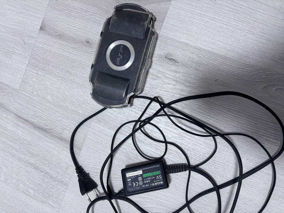 PSP (Playstation Portable) + 2 jocuri