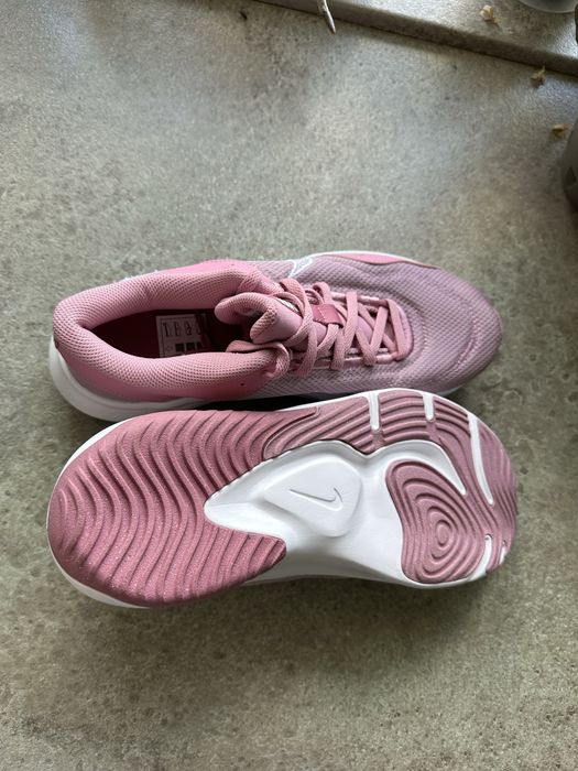 Оригинальни маратонки Nike 40.5 – нови, розови