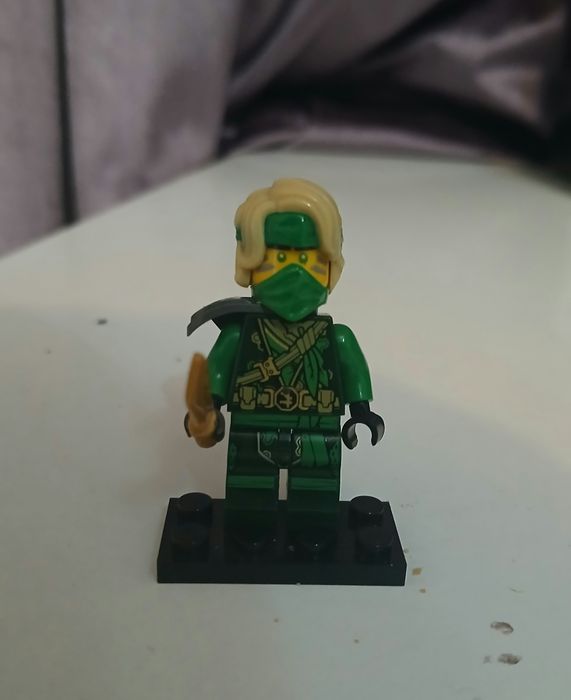 Lego Ninjago мини фигурка ллойда