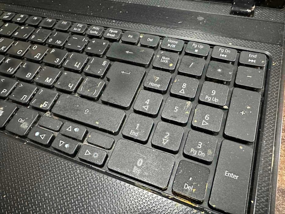 Продавам лаптоп Acer Aspire 5736Z