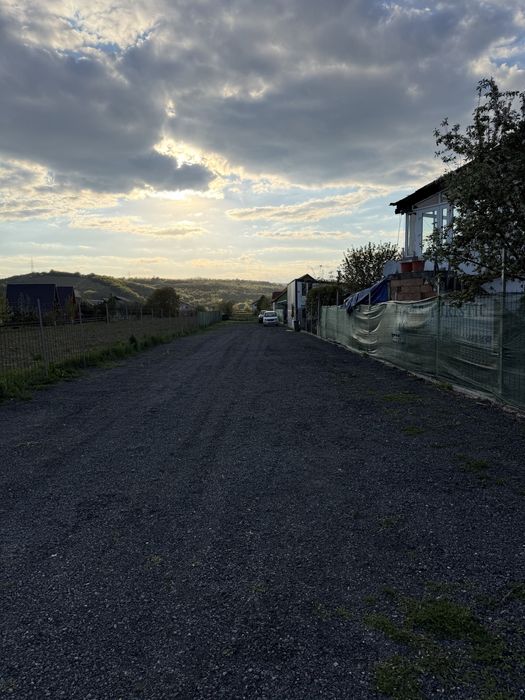 Închiriez teren pentru afacere 1000 MP