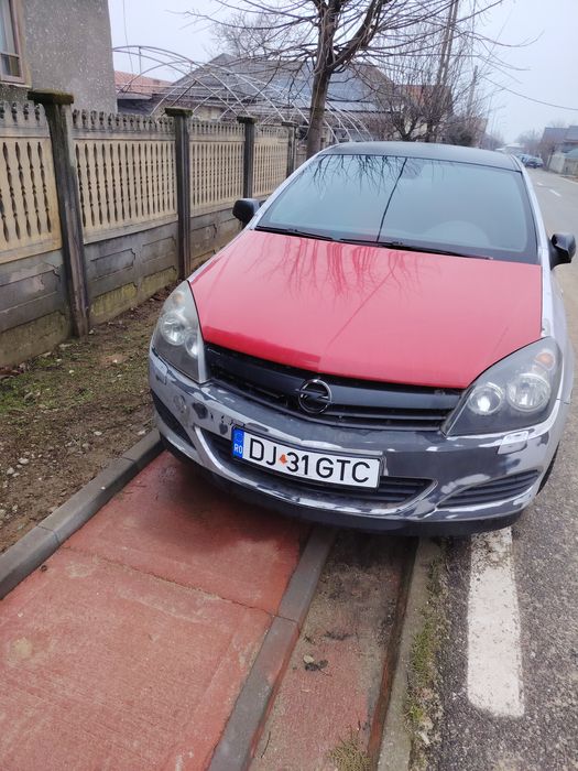 Vând sau dezmembrez Opel astra h GTC 1.9 120cp