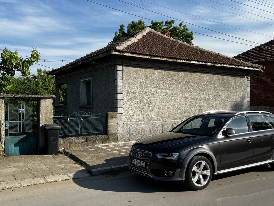 Продавам двуетажна къща с двор частно лице