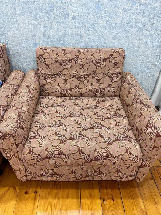 Divan Kreslo sotiladi xolati juda yaxshi, kreslo ochiladi yigiladi
