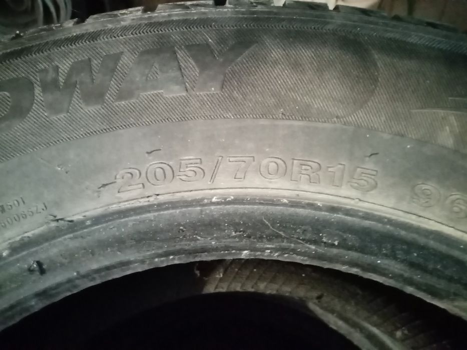 Продам резину  недорого.