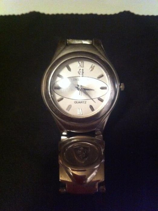 Китайские кварцевые часы