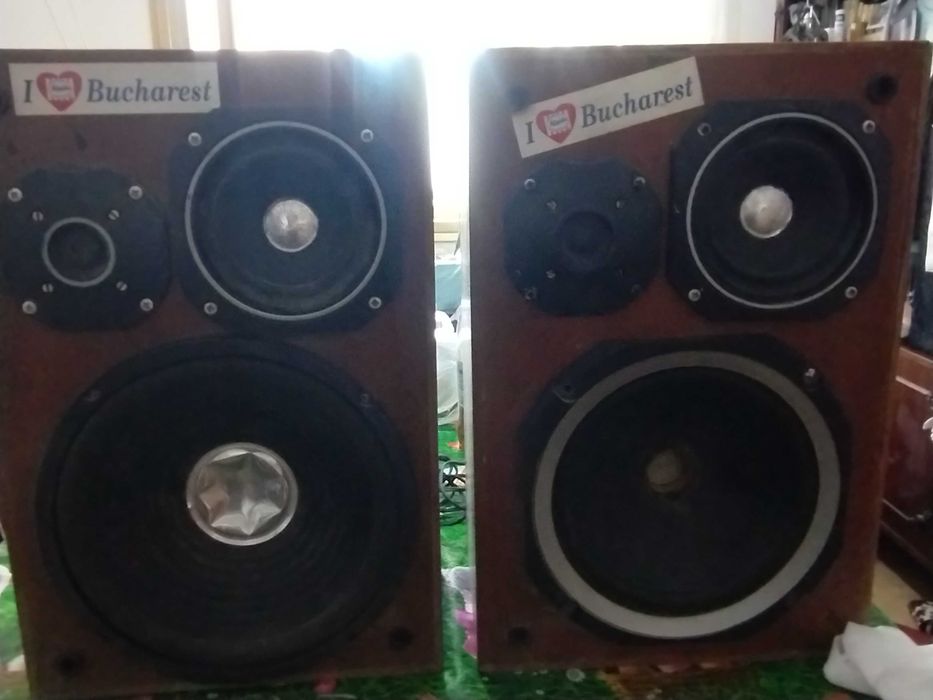 Combina Aiwa  cu 2 boxe perfecta stare de funcționare și2 boxe clasice