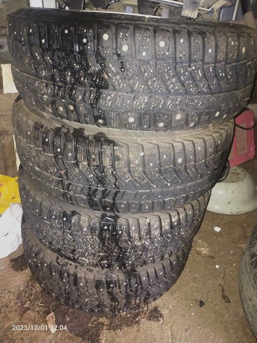 Продам шины с диском и колпаками