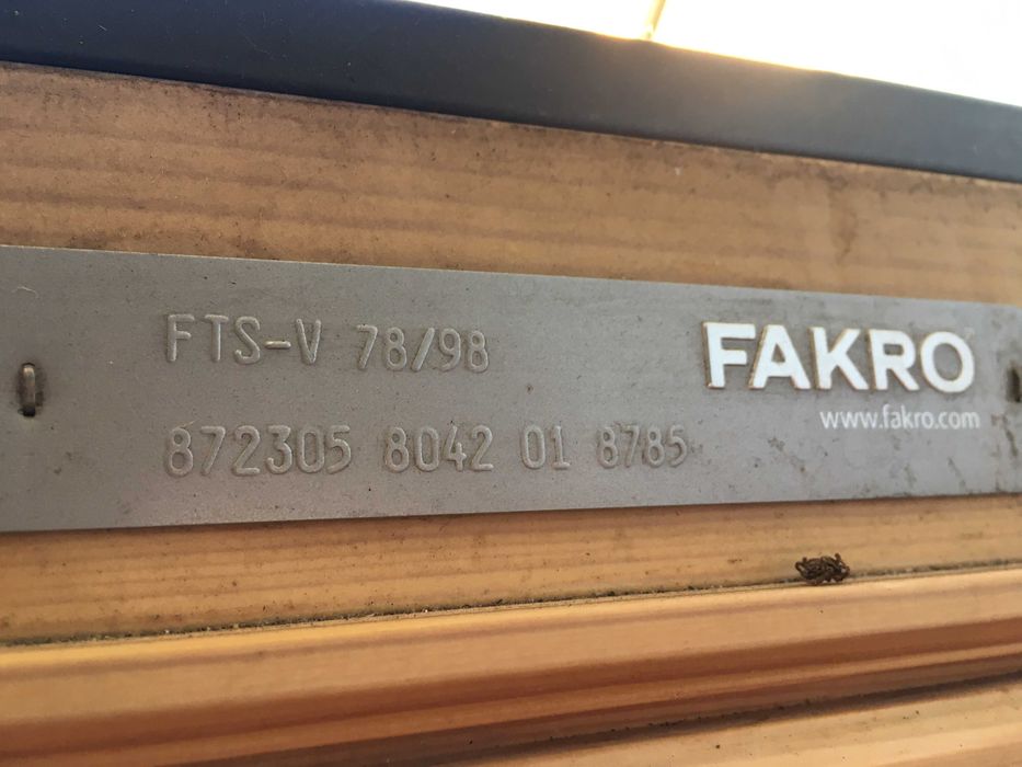 Ferestre mansarda Fakro originale cu dimensiuni 78*98+rolete si 55*78
