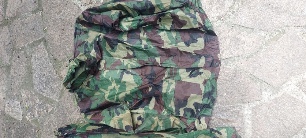 Продавам горница и долница, чисто нов дъждобран.