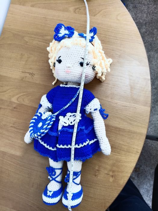 Вязаная игровая кукла