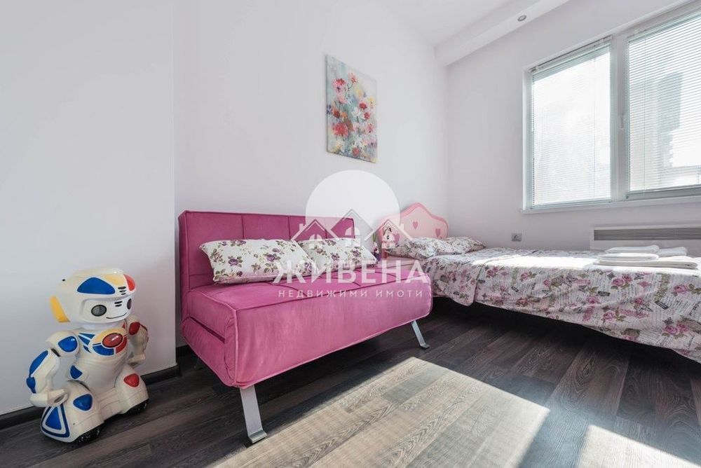 Дава се под наем Тристаен апартамент в Варна, Център - 110 кв.м за 847.62 € - Снимка #9