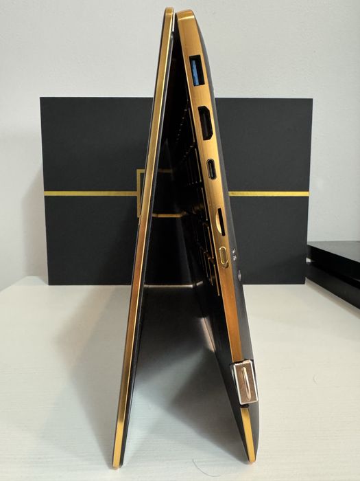 Laptop BasM Gold -metal case