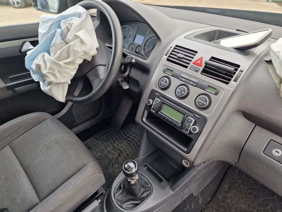Dezmembram Volkswagen Touran, 1.9 TDI, 6 viteze, an 2009