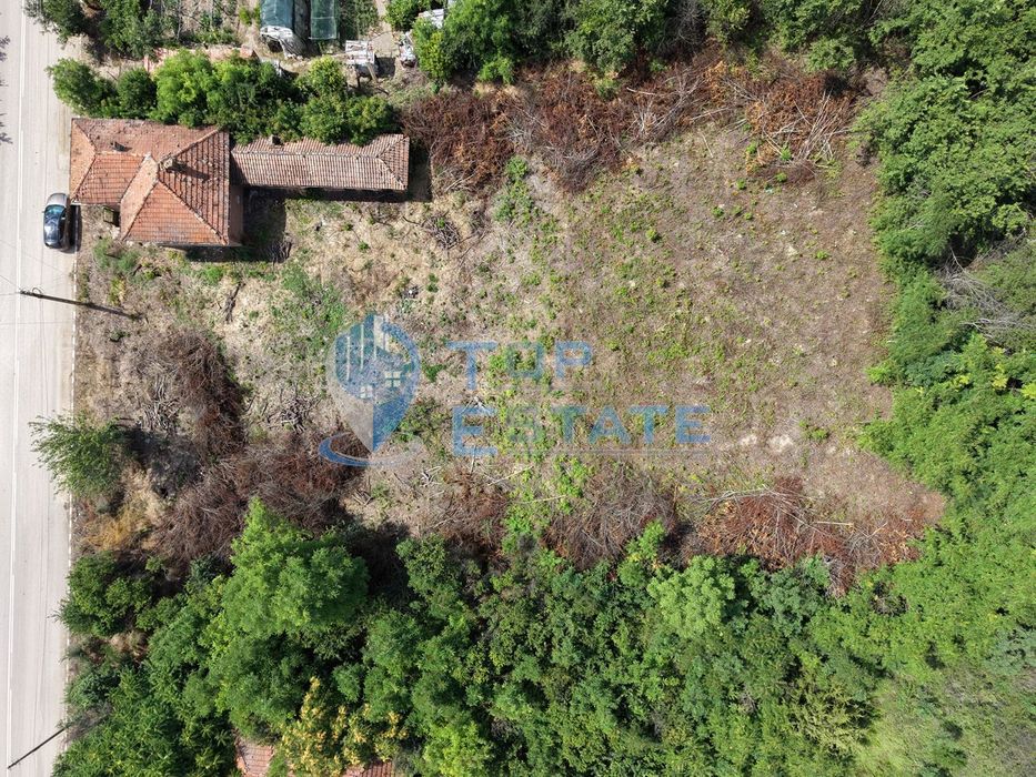 Парцел със стара къща в село Драгомирово