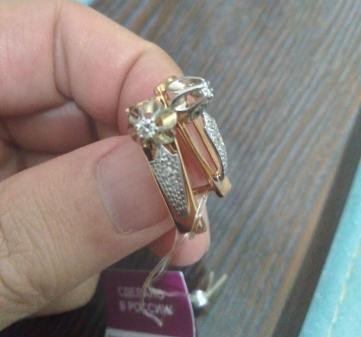 Продам золотые бриллиантовые