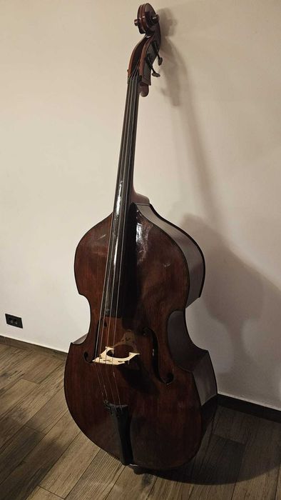 Vând contrabas acustic cu 4 corzi