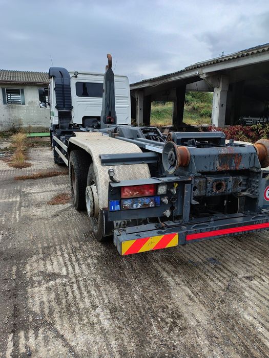 Camion Volvo scarabil