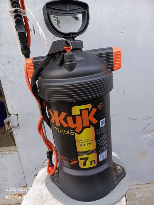 Опрыскиватель садовый Жук