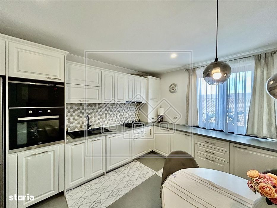 Apartament 3 camere, 77 mpu, terasa 20 mp, 2 locuri parcare, zona buna