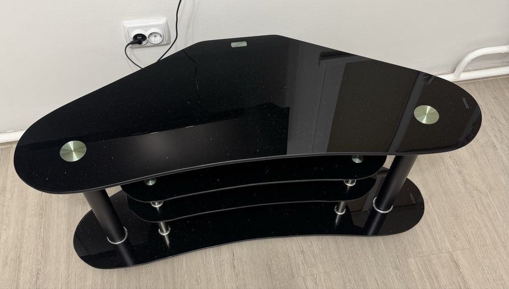 Продам тумбу под телевизор