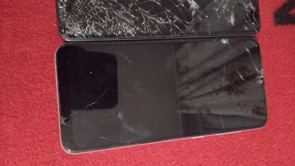 продават се мобилни телефони за части