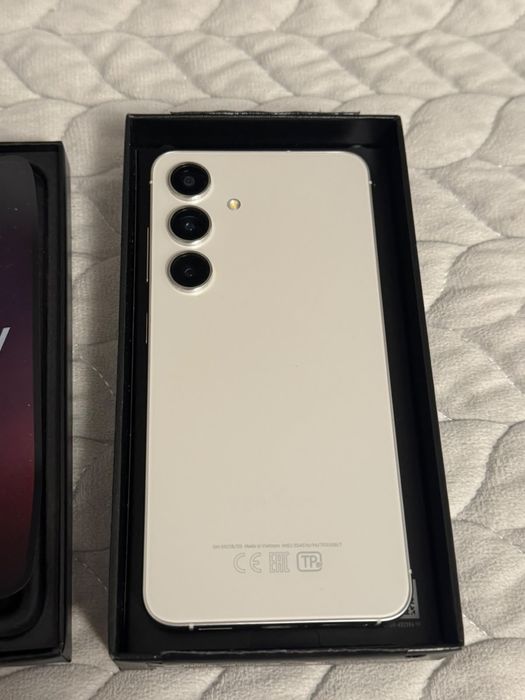 Продам samsung galaxy S24 на 128гб