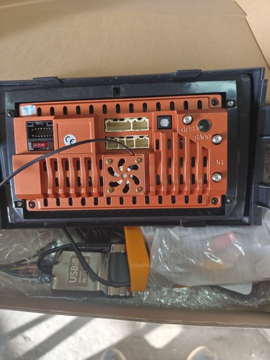 Продавам мултимедия за кола + камера за задно виждане