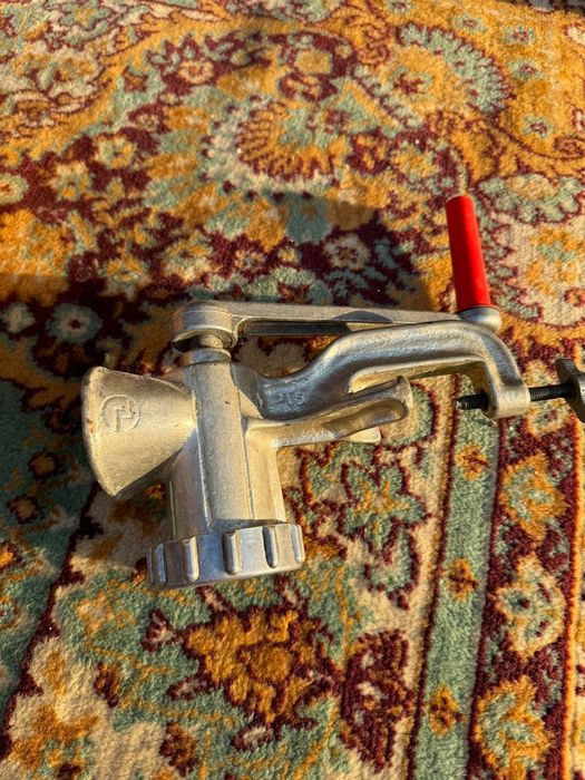 Продам ручная мясорубка