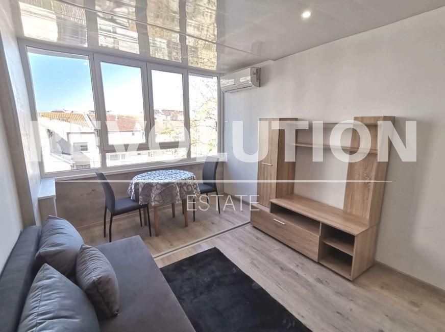 Дава се под наем Двустаен апартамент в Варна, Център - 42 кв.м за 350 € - Снимка #2