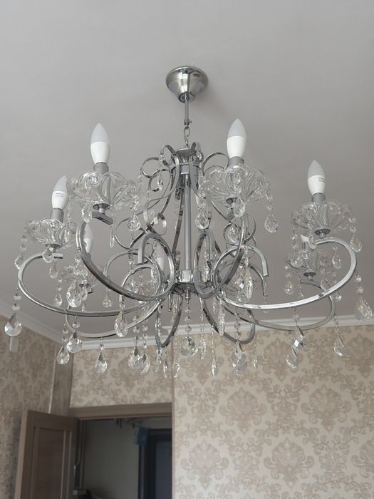 Продается Люстра в хорошем состоянии