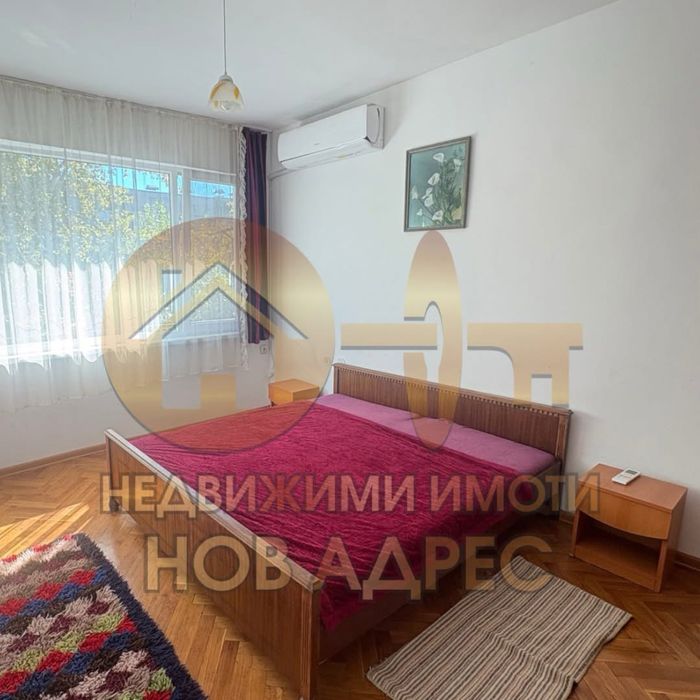 Дава се под наем Четиристаен апартамент в Търговище, Център - 95 кв.м за 229.5 € - Снимка #1