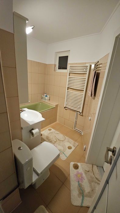 Vand apartament spatios 4 camere Noua