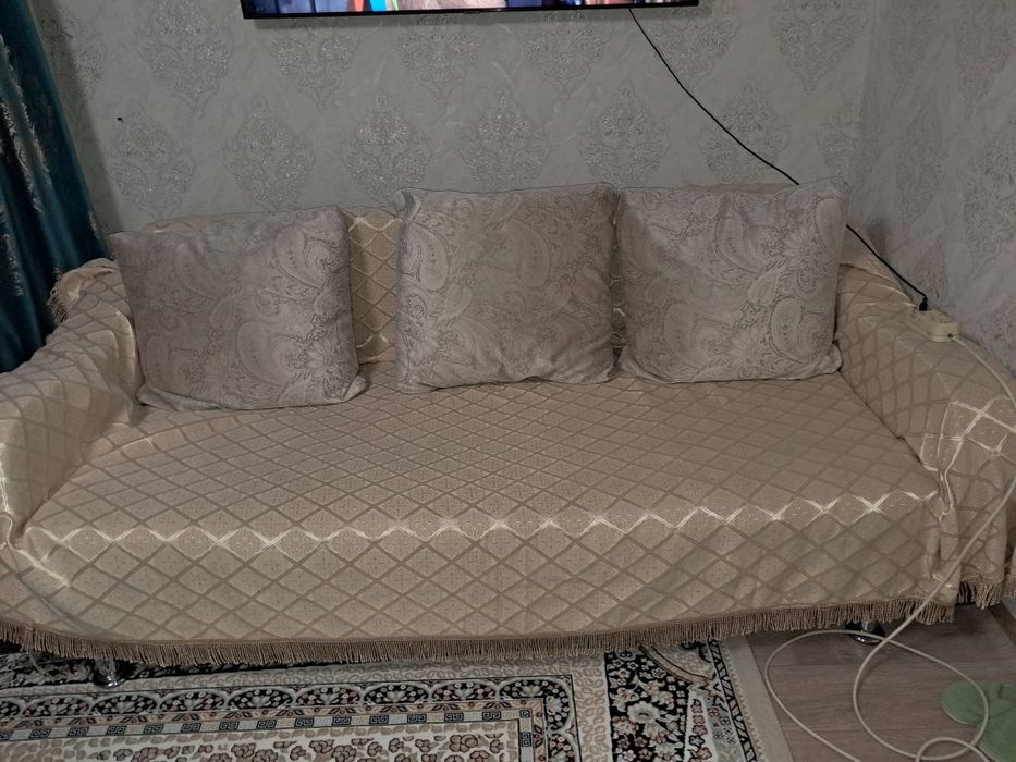 Продам хороший диван с креслом