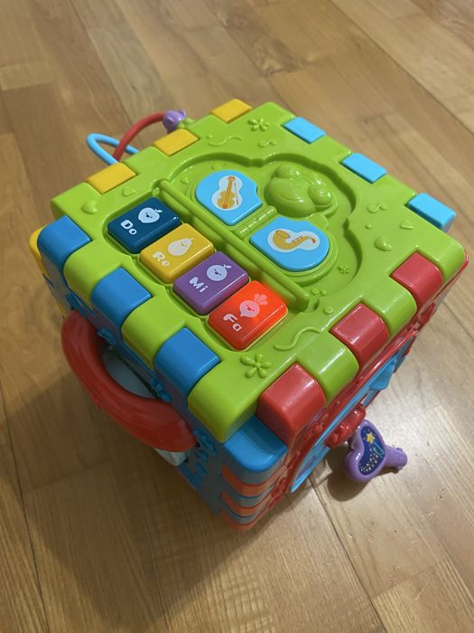 Cub interactiv cu sunete si lumini pentru copii